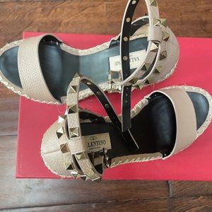 Valentino Garavani Double Rockstud wedge in elk-print calfskin leather